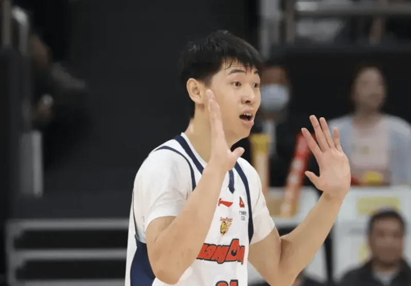 PG电子官方网站-崔永熙全场出战17分钟，投篮2中1得到2分4篮板